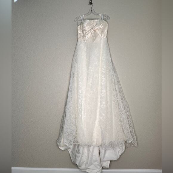 NWT- Wedding gown, strapless, ivory - Picture 1 of 16